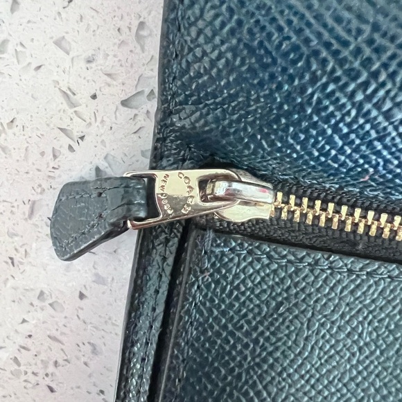 Authentic Coach Wallet Trifold WOMENS Wallet EUC Blue - Picture 3 of 7